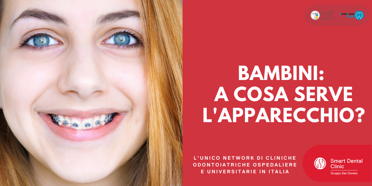 bambina che sorride con apparecchio fisso ai denti