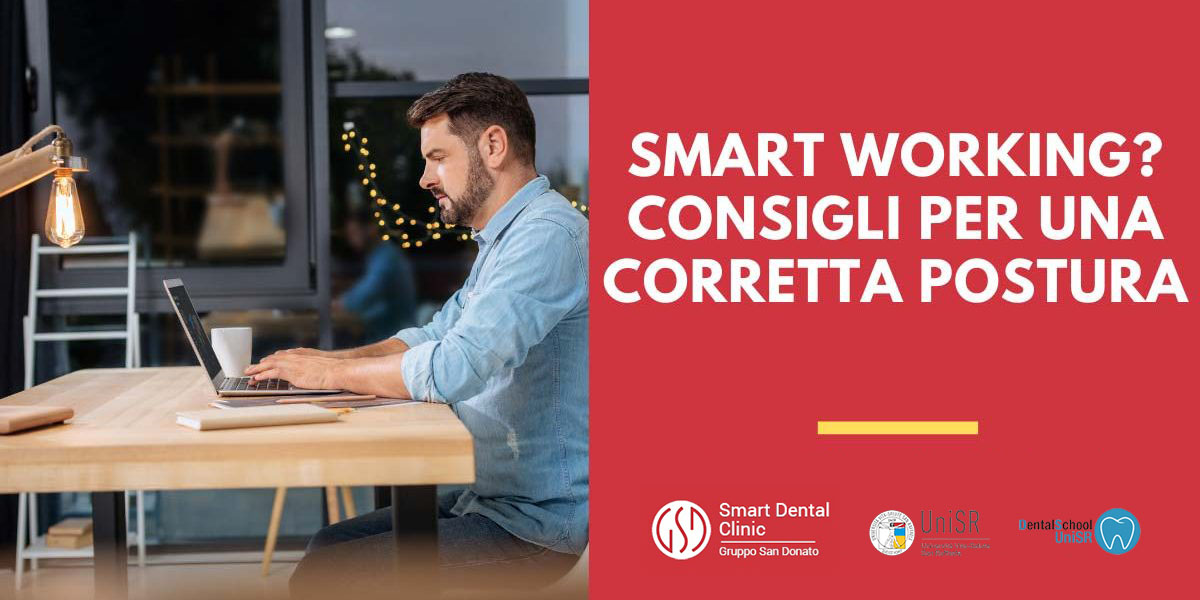 uomo seduto al tavolo davanti al computer mentre fa smartworking